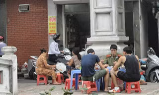 Nhếch nhác trước di tích