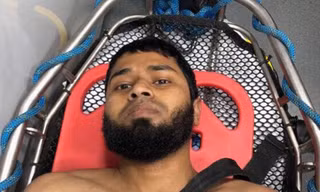 Nghi phạm Akayed Ullah bị thương nặng sau khi bom tự nổ.