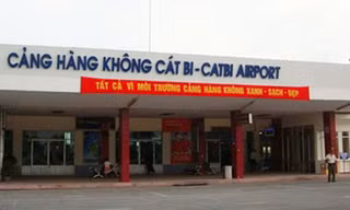 Sân bay Cát Bi tê liệt vì mưa phùn, mây thấp