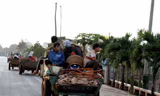 Công nông chưa thôi lượn phố