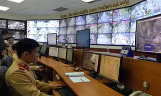 Hệ thống camera giám sát giao thông và xử phạt nguội tại Hà Nội. ẢNH: H.M.