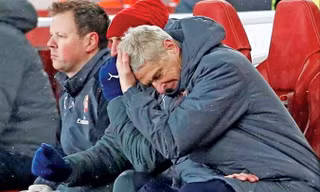Nỗi thất vọng của HLV Wenger trên băng ghế huấn luyện.