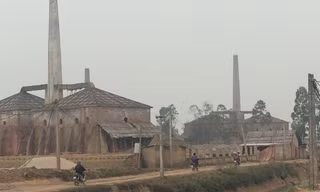 Những lò gạch không phép đang tồn tại trên địa bàn huyện Sóc Sơn.
