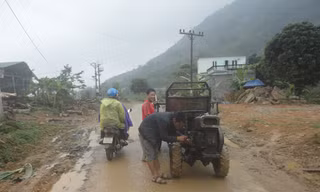 Công nông lông nhông trên đường