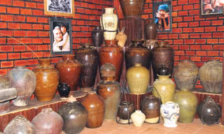 Một góc bộ sưu tập ché của anh Tâm.