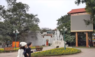 Đồng hồ đếm ngược ở Bờ Hồ sắp được tháo dỡ sau 7 năm hết nhiệm vụ. Ảnh: Nguyên Khánh.