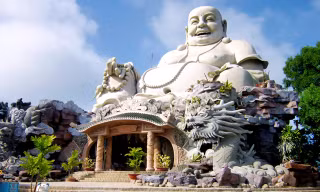 Tượng Phật Di Lặc trên đỉnh núi Cấm, An Giang. Ảnh: Bùi Thụy Đào Nguyên
