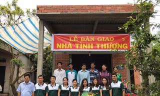 Vietcombank trao nhà tình thương tại Bến Tre