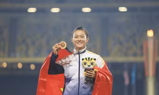 “Tia chớp” Lê Tú Chinh giành 3 tấm HCV ngay lần đầu tham dự SEA Games. Ảnh: VSI.