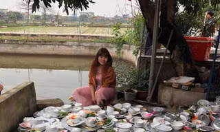 Quan đi lễ, Tấm ngồi rửa bát