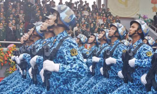 Theo đại úy Nguyễn Mạnh Ninh, cán bộ, sĩ quan trẻ phải có lối sống lành mạnh để làm gương cho chiến sĩ, góp phần xây dựng mối quan hệ cán - binh đoàn kết. Ảnh: Nguyễn Minh.