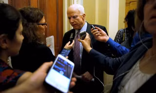 Thượng nghị sĩ Mỹ John McCain trả lời báo giới ở Washington. Ảnh: Today Online