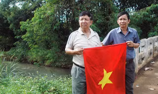 Đi tìm nơi quả bom CBU-55 rơi :Gặp nhau ở suối Nhạn