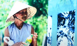Có một phố tranh giữa di sản
