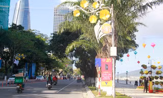 Một số tuyến đường như Bạch Đằng, Trần Phú… sẽ bị cấm dừng đỗ xe, cấm lưu thông trong các ngày tập kết, lắp đặt và trình diễn pháo hoa. Ảnh: Thanh Trần. 