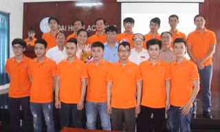 Đội robocon Lạc Hồng