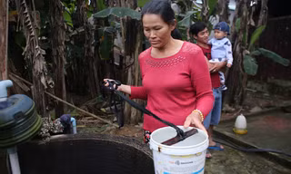 Bà Liên bên giếng nước bốc khói