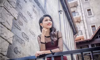 Á hậu Thanh Tú đài các giữa kiến trúc Pháp tại Bà Nà Hills