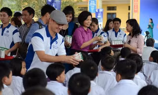 Tặng sữa cho 40.000 trẻ em ở 40 tỉnh, thành phố 