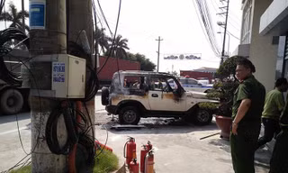 Chiếc xe trơ khung sau khi được dập tắt.