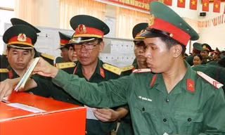 Những chiến sĩ trẻ lần đầu tiên đi bầu cử