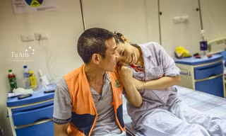 Chị Thiên Hương bị mắc căn bệnh hiểm nghèo tan máu bẩm sinh (Thalassemia). Sống trên đời được 30 năm thì 2/3 thời gian đó chị phải gắn liền với bệnh viện, truyền máu.
