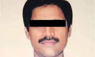 Giáo viên xấu số Mukesh Kumar.