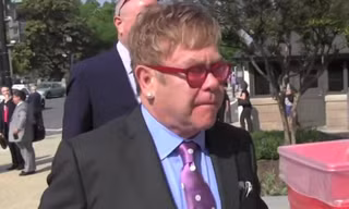 Danh ca người Anh Elton John.