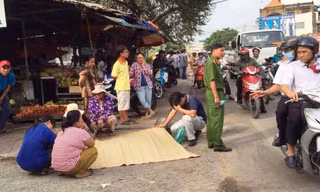 Người thân khóc thảm bên thi thể nạn nhân.