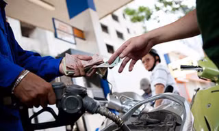 Xăng tăng hơn 300 đồng mỗi lít từ 19h hôm nay