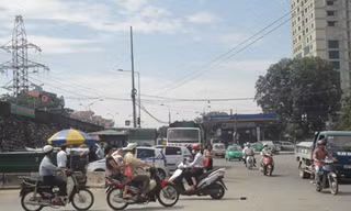 Hà Nội - lộn xộn đường Trần Khánh Dư