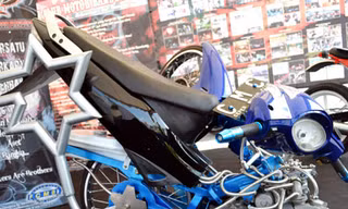 Xe máy độ có thể gập làm đôi