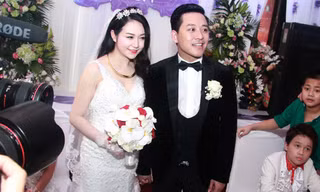 Vợ Tuấn Hưng mặc váy cưới gợi cảm trong hôn lễ