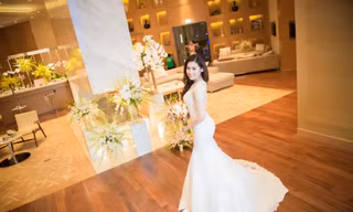 Á hậu Tú Anh xinh đẹp trong mẫu váy cưới lộng lẫy.