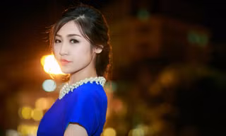 Á hậu Tú Anh kín đáo và thanh lịch.