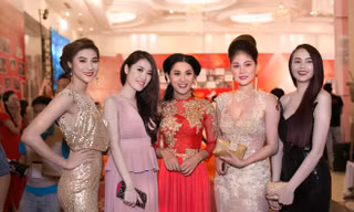 Lâm Chi Khanh kín đáo giữa dàn người đẹp sexy