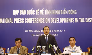 Ông Lê Hải Bình, Quyền Vụ trưởng Vụ Thông tin báo chí, Người phát ngôn Bộ Ngoại giao Việt Nam, tại họp báo chiều 16/6. Ảnh: Như Ý
