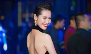 Dương Thùy Linh lưng trần gợi cảm cùng chồng dự tiệc