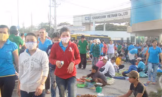 Việc làm, nỗi buồn cuối năm