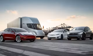 'Bong bóng' cổ phiếu Tesla được bơm thổi quá đà?