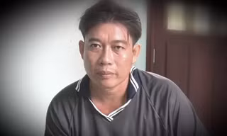 Bị lấy lại của hồi môn, con rể dùng kéo truy sát cha vợ đến cùng