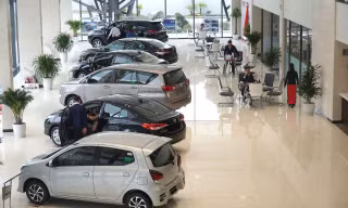 Tiếp tục đề xuất giảm 50% lệ phí trước bạ với ô tô sản xuất trong nước thêm 6 tháng.