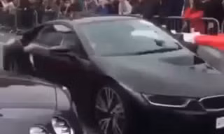 Xe siêu sang Bentley Continental GT va chạm với BMW i8 