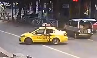 Xe taxi 'nhận khách' theo cách cực độc