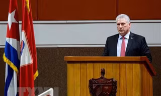 Ông Miguel Diaz-Canel, người vừa được bầu làm Bí thư thứ nhất Đảng Cộng sản Cuba (PCC), phát biểu tại phiên bế mạc Đại hội lần thứ VIII PCC, ở La Habana, ngày 19/4/2021. (Nguồn: AFP/TTXVN)