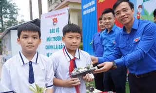 Đổi vỏ lon, chai nhựa lấy cây, bảo vệ môi trường