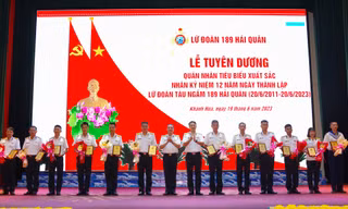 Vinh danh 12 quân nhân tiêu biểu ở Lữ đoàn tàu ngầm 189