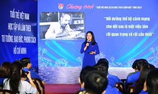 Giao lưu tiếp lửa truyền thống 'Tuổi trẻ nhớ lời Di chúc theo chân Bác'