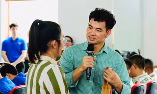 NSND Xuân Bắc về nơi đóng ‘Sóng ở đáy sông’ giao lưu thắp sáng ước mơ hoàn lương