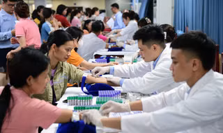 'Chiến binh áo trắng' cùng AI khám sàng lọc, chăm sóc sức khoẻ cộng đồng